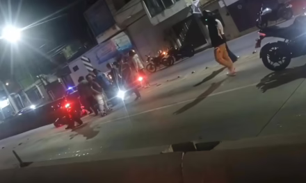 Motociclista herido tras impactar muro en la Av. Lázaro Cárdenas