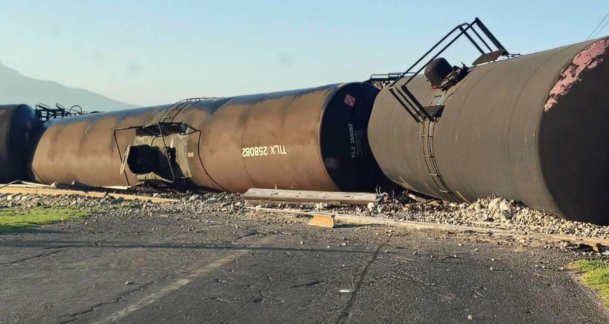 Descarrila tren con más de 9 mil litros de material flamable en Tlaxcala