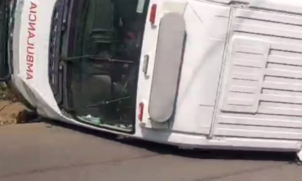 Video: Voladura de ambulancia del Ayuntamiento de Naolinco en la carretera a Misantla