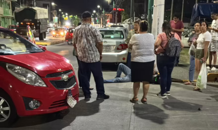 Accidente en la avenida Rébsamen deja a un motociclista lesionado