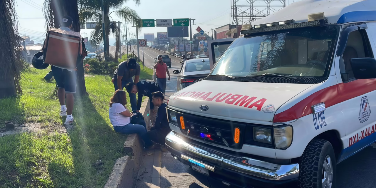 Mujer resulta lesionada tras ser arrollada en la avenida Lázaro Cárdenas