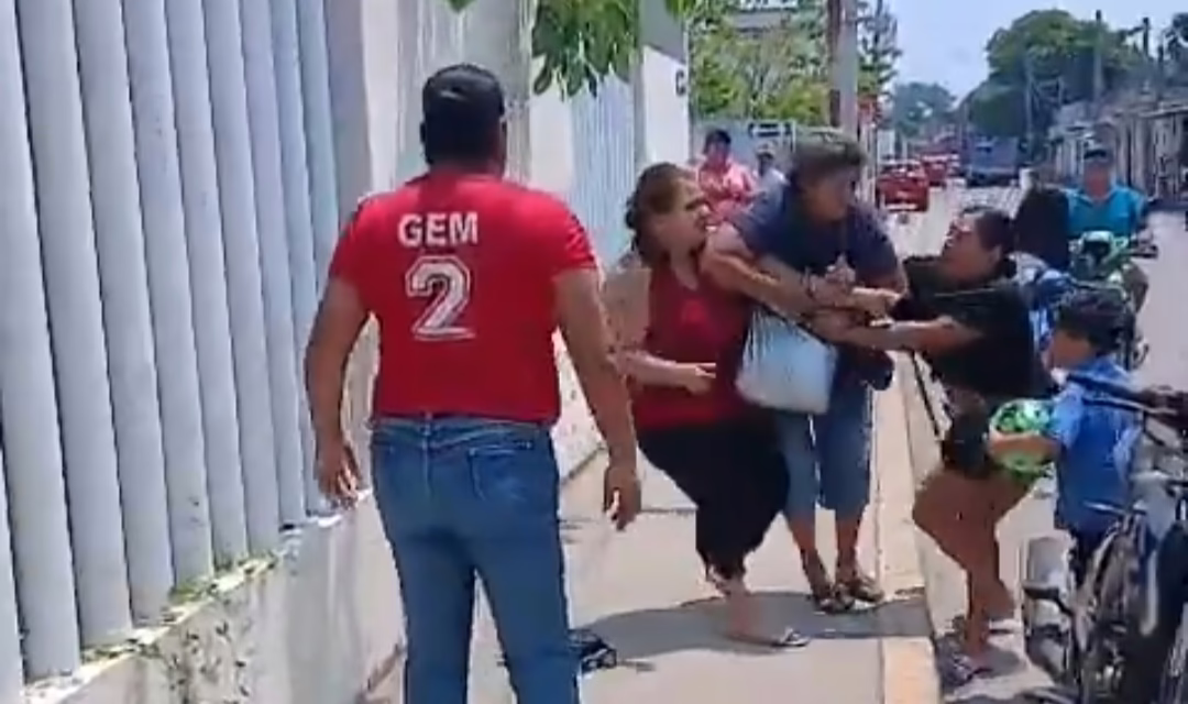 Video: Festejo del Día del Niño termina en pelea de Madres de familia