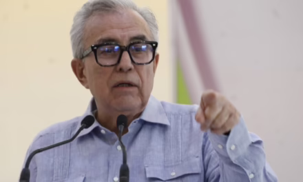 Descarta pedir licencia Rocha Moya tras acusaciones de EUA