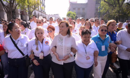 Rocío Nahle encabezó desfile de más de 68 mil trabajadores