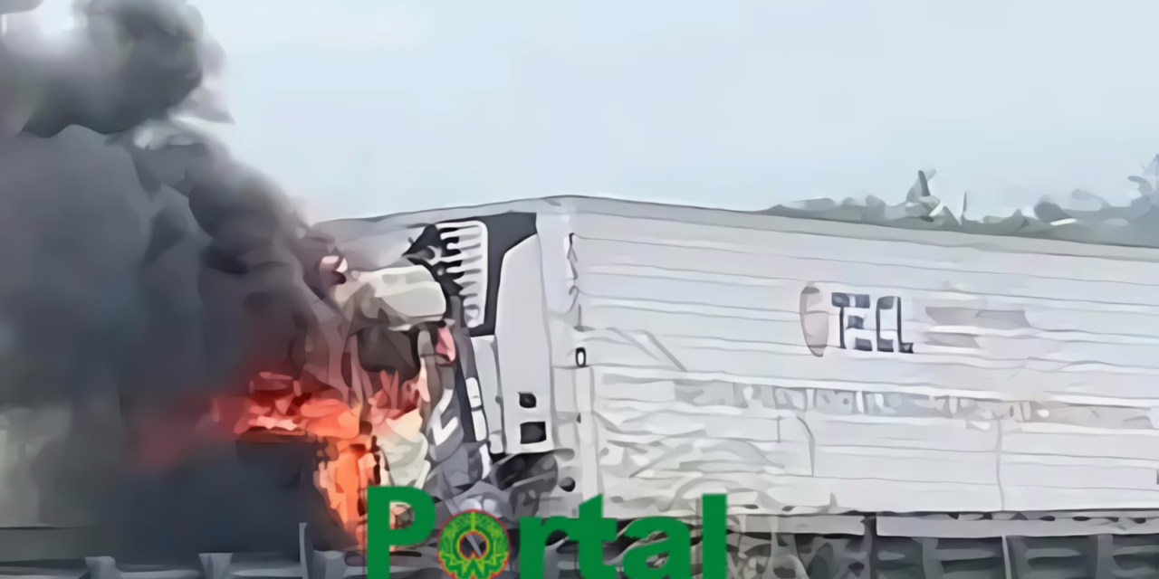 Cierra de circulación en el libramiento de Xalapa, por incendio de tráiler