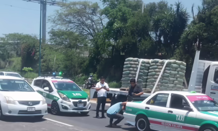 Percance vial sobre la Xalapa-Veracruz, a la altura de Las Trancas 