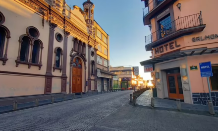 En Veracruz ambiente caluroso a muy caluroso mediodía y parte de la tarde; templado a fresco por las noches y madrugadas.