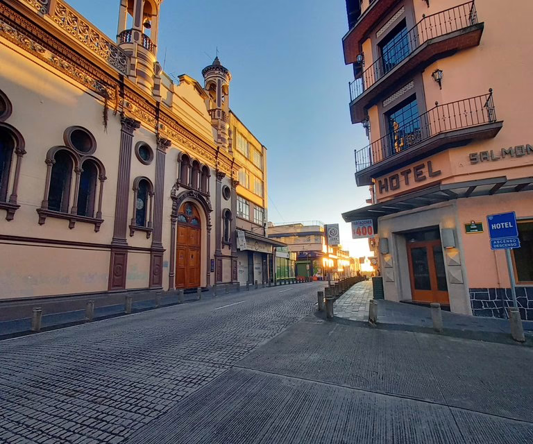 En Veracruz ambiente caluroso a muy caluroso mediodía y parte de la tarde; templado a fresco por las noches y madrugadas.