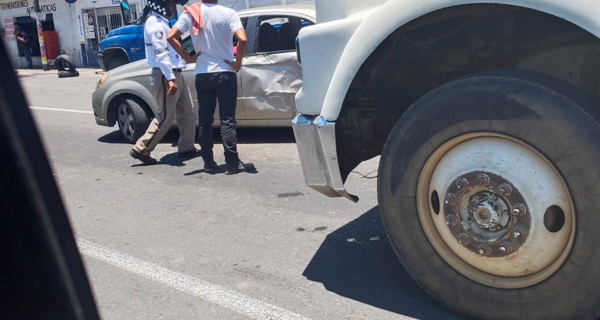Accidente en el Bulevar Xalapa-Banderilla, tres vehículos involucrados