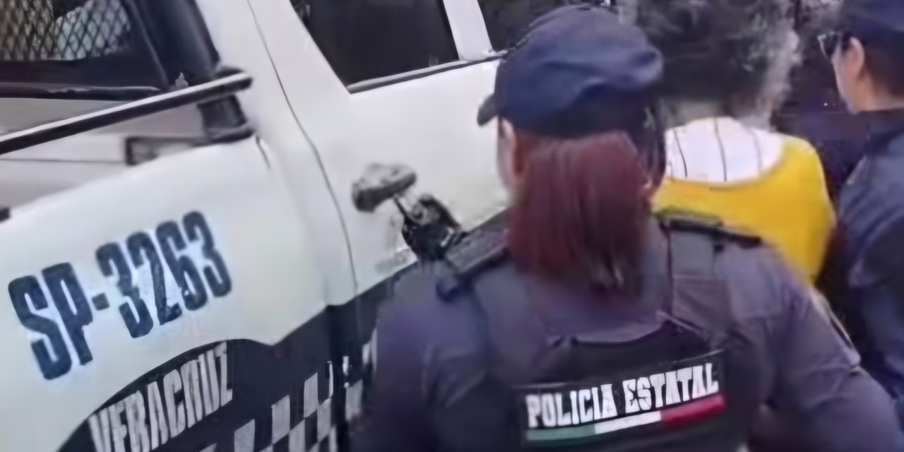 Reincide “La Comandanta”: Agrede a oficial de Tránsito en el centro de Xalapa