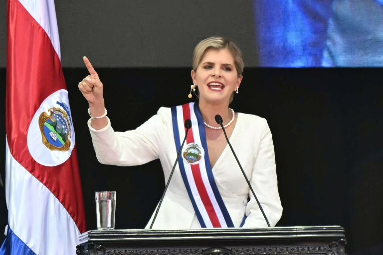 Nueva presidenta de Costa Rica promete reforma del Estado y “mano dura” contra el crimen