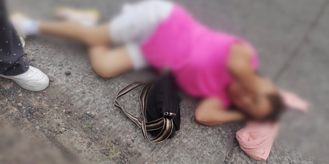 Mujer lesionada tras caer de autobús en Emiliano Zapata