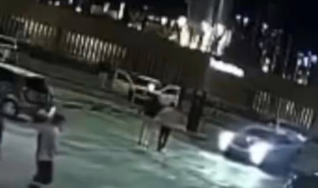 Video:Conductor embistió a peatones en plaza Antea de Querétaro 