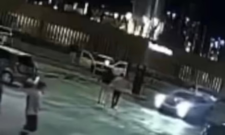 Video:Conductor embistió a peatones en plaza Antea de Querétaro 