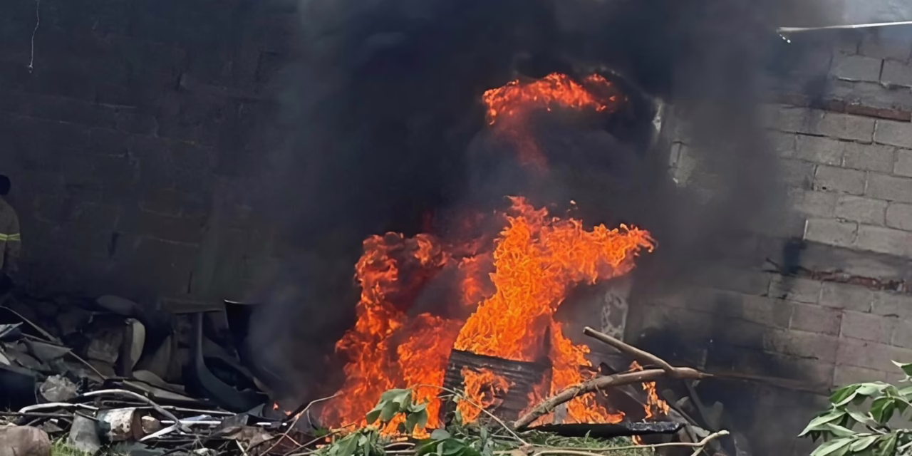 Controlan incendio en la colonia Rafael Lucio tras quema de basura fuera de control