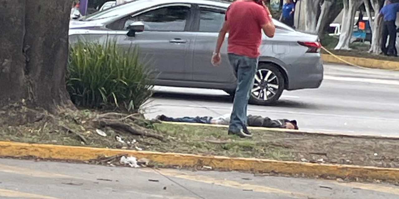 Hombre resulta lesionado tras ser arrollado en la avenida Lázaro Cárdenas