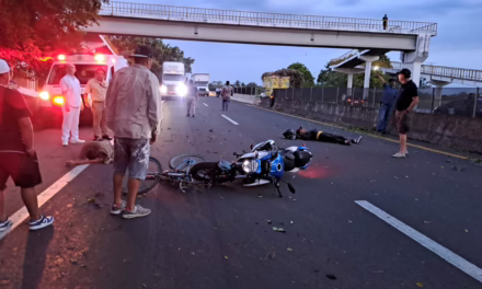 Choque entre moto y bicicleta en la carretera Cardel- Poza Rica, deja dos lesionados