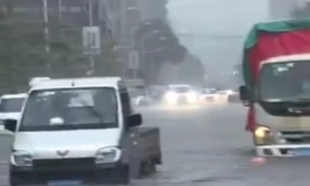 Video: Fuerte tormenta golpea Shantou, provincia de Guangdong en China