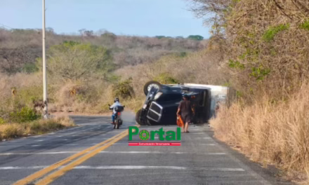 Vuelca camión de carga en la carretera federal Xalapa-Veracruz; cuerpos de auxilio se movilizan