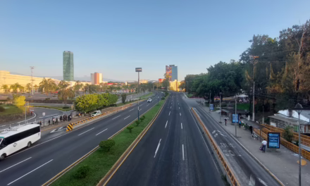 Ambiente caluroso y bochornoso, cielo despejado a medio nublado. La probabilidad de lluvia a lo largo del estado se mantiene baja, aunque no se descartan eventos aislados por la tarde-noche,
