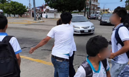 Expulsan a estudiante del Colegio Reforma tras violenta riña en la vía pública