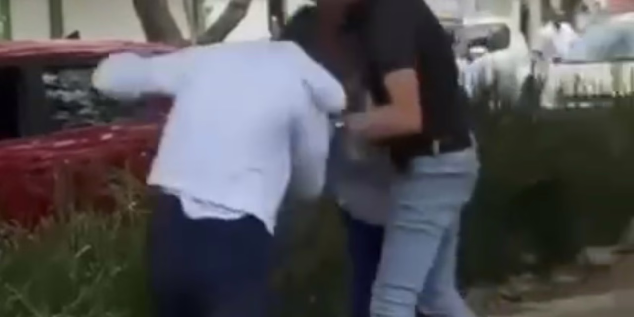 Captan pelea de dos alumnas de la secundaria general 1 de Querétaro.