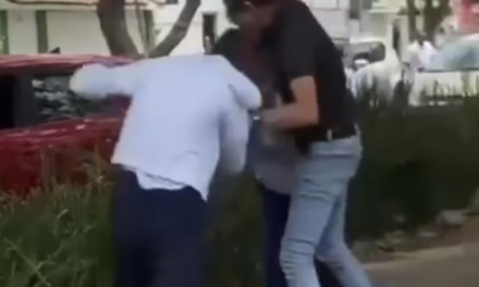 Captan pelea de dos alumnas de la secundaria general 1 de Querétaro.