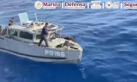 Autoridades aseguraron 13 paquetes y un bulto con presunta cocaína frente a las costas de Huatulco, Oaxaca, a 248 millas náuticas mar adentro