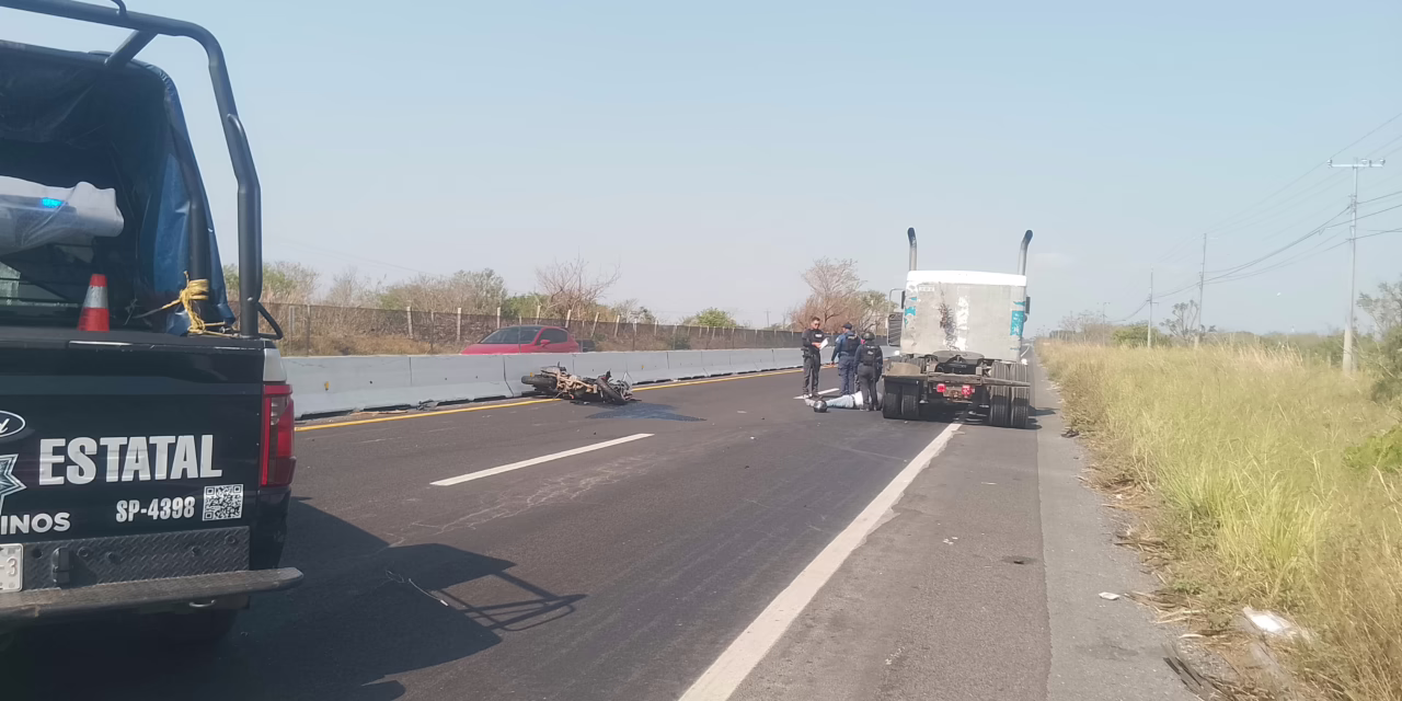 Tráiler arrolló a un motociclista en la carretera Xalapa -Veracruz