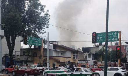 Incendio consume vivienda en la colonia Zapata; se registra intensa movilización