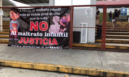 Se manifiestan en oficinas centrales de la SEV