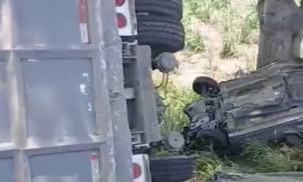 Choque y doble volcadura en la carretera Poza Rica-Cardel