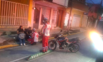 Motociclista repartidor atropella a mujer en la avenida Ruiz Cortines