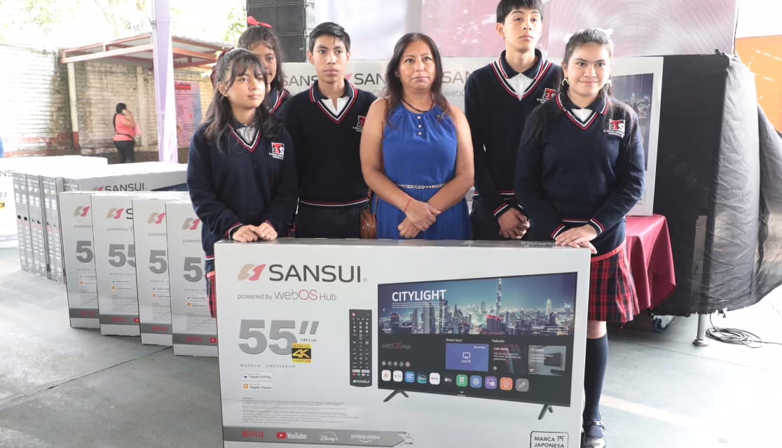 Transformando la Educación entrega más de mil pantallas a telesecundarias de la Región Capital