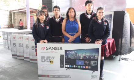 Transformando la Educación entrega más de mil pantallas a telesecundarias de la Región Capital