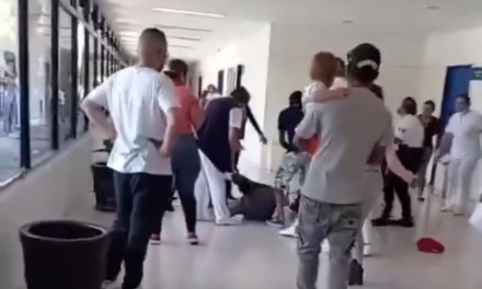 INDIGNACIÓN EN MICHOACÁN: MÉDICO DEL IMSS GOLPEA A PACIENTE EN HOSPITAL DE ZAMORA
