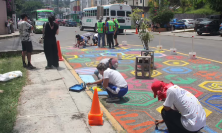 Estudiantes de Arquitectura UV rediseñan cruce peatonal en Xalapa