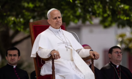 El papa León XIV exige “desarmar” la inteligencia artificial del dominio y la exclusión en su encíclica sobre dignidad humana y tecnología.