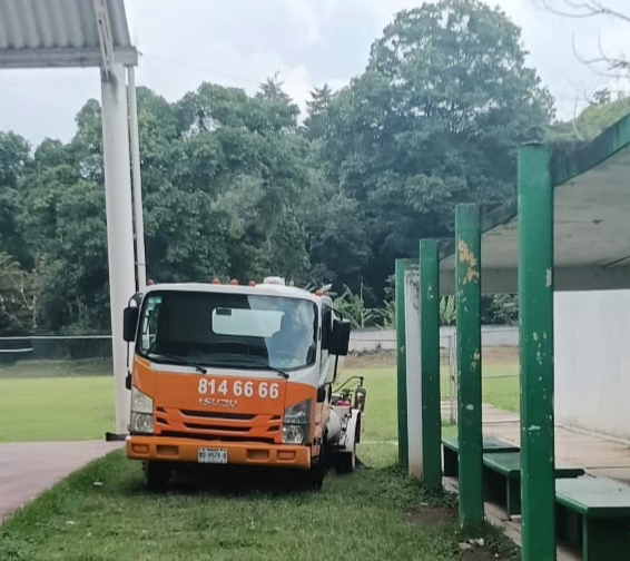 ​Evacúan preparatoria Ramírez Cabañas en Coatepec por percance con pipa de gas
