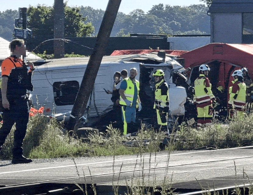Colisión entre un tren y un minibús escolar deja cuatro muertos en Bélgica