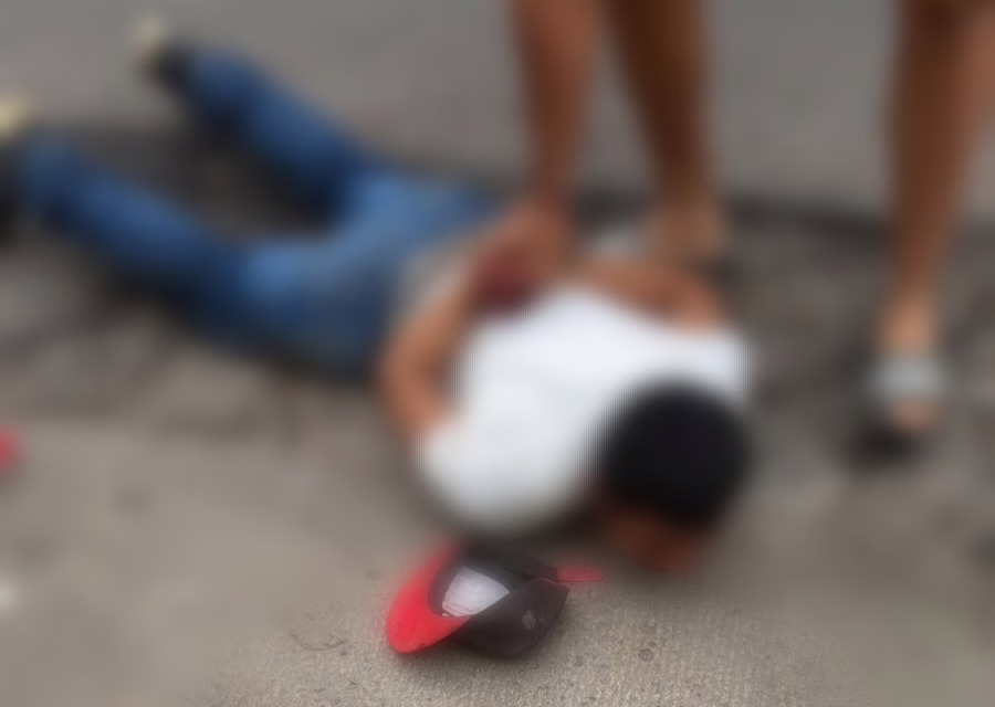 Vecinos retienen a presunto ladrón en la avenida principal de Las Trancas