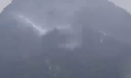 Extraños rayos en cerros de Chiapas generan asombro y teorías en redes