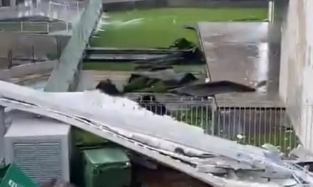 Video:El techo de la Universidad Cuauhtémoc salió volando debido a la intensa tormenta.