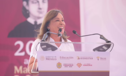 Rocío Nahle encabeza entrega de tarjetas Rita Cetina para más de 312 mil estudiantes