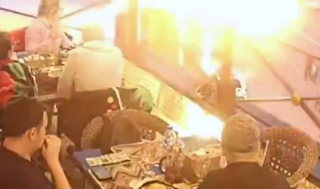 Video: Globos con helio chocaron contra cables de alta tensión y provocaron una explosión