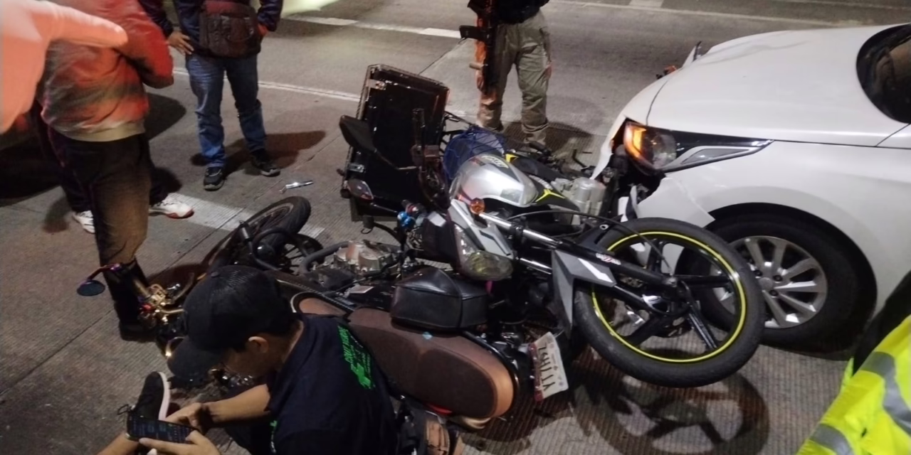 Aparatoso accidente en Maestros Veracruzanos deja a dos motociclistas lesionados
