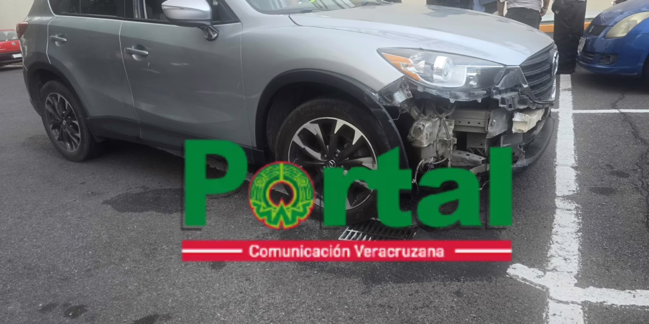 Accidente en Plaza Ánimas deja daños materiales; conductor manejaba ebrio