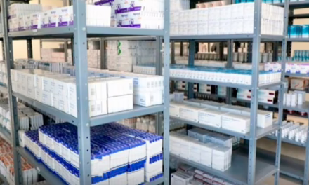 Etiquetado en medicamentos del sector salud busca frenar robos y reventa, asegura Sheinbaum
