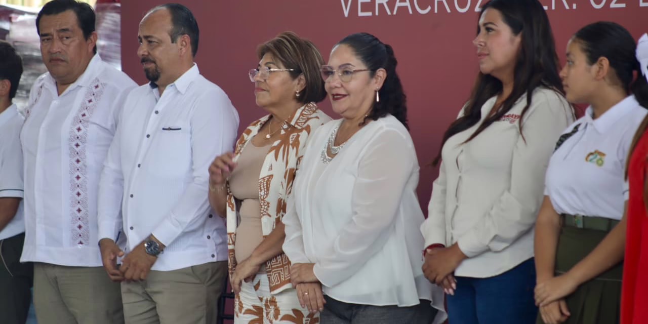 Beneficia SEV a 46 planteles de educación básica con mobiliario e insumos