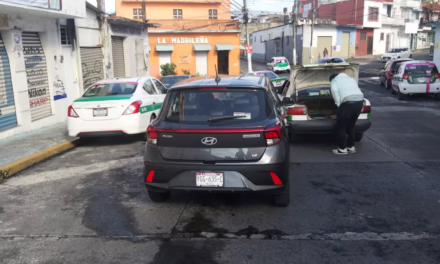 Percance vehicular en la calle Acosta, esquina Clavijero